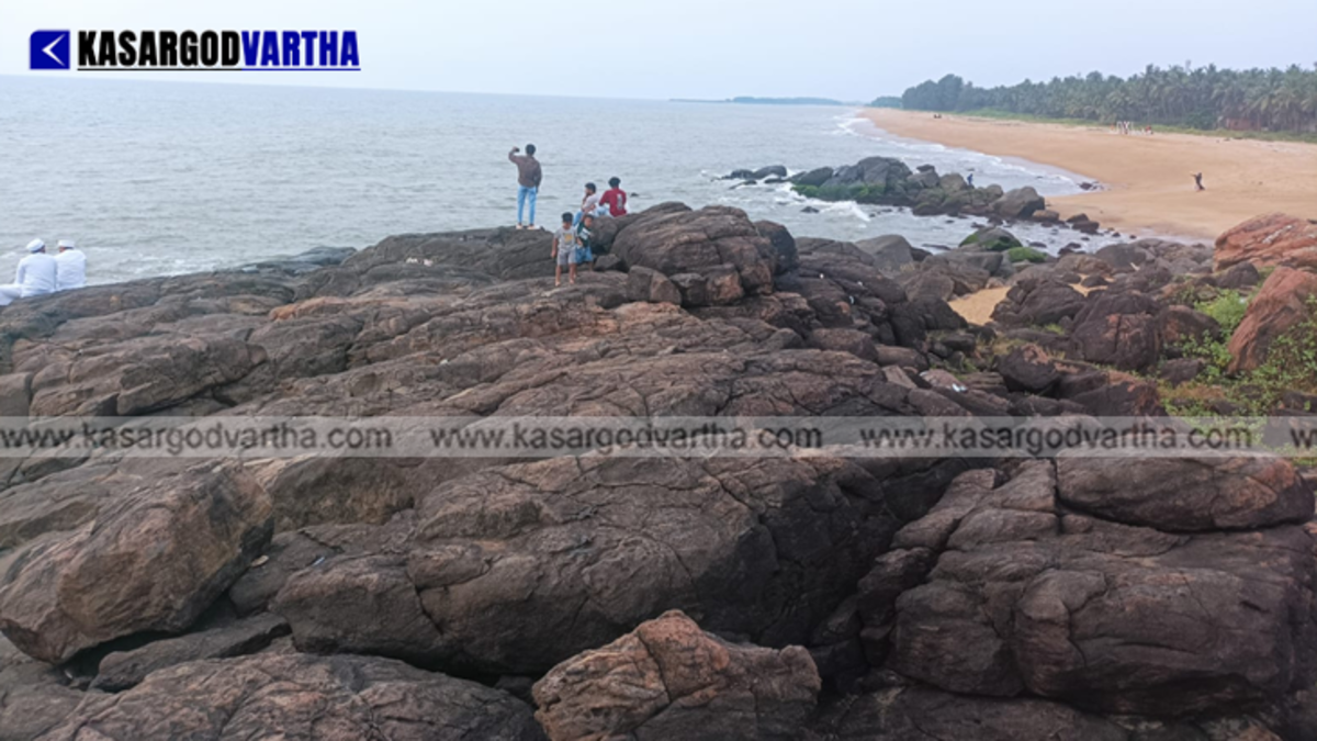 Beautiful view of rocks and the sea at Chembarika Beach in Kasaragod.