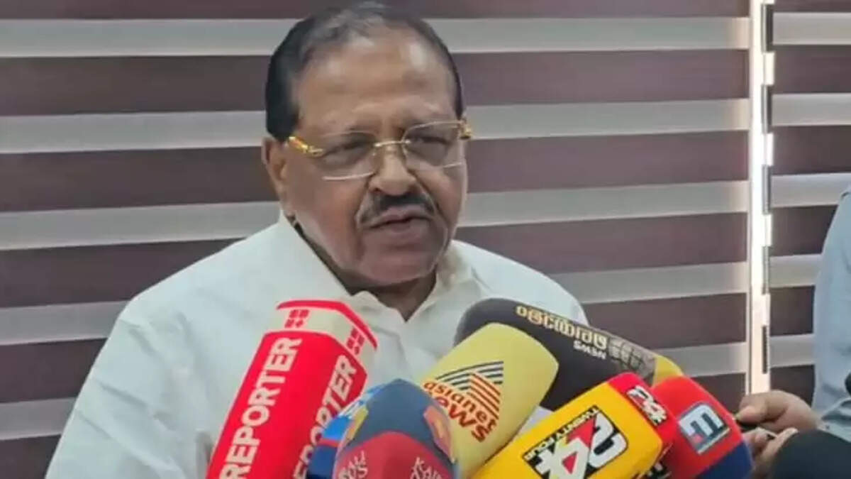 MP Rajmohan Unnithan Lashes Out at Shashi Tharoor