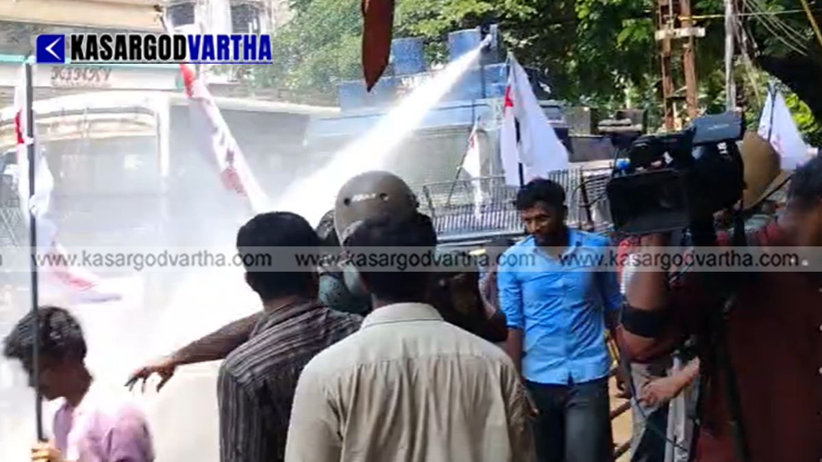 SFI workers protesting outside the Kasaragod Head Post Office.