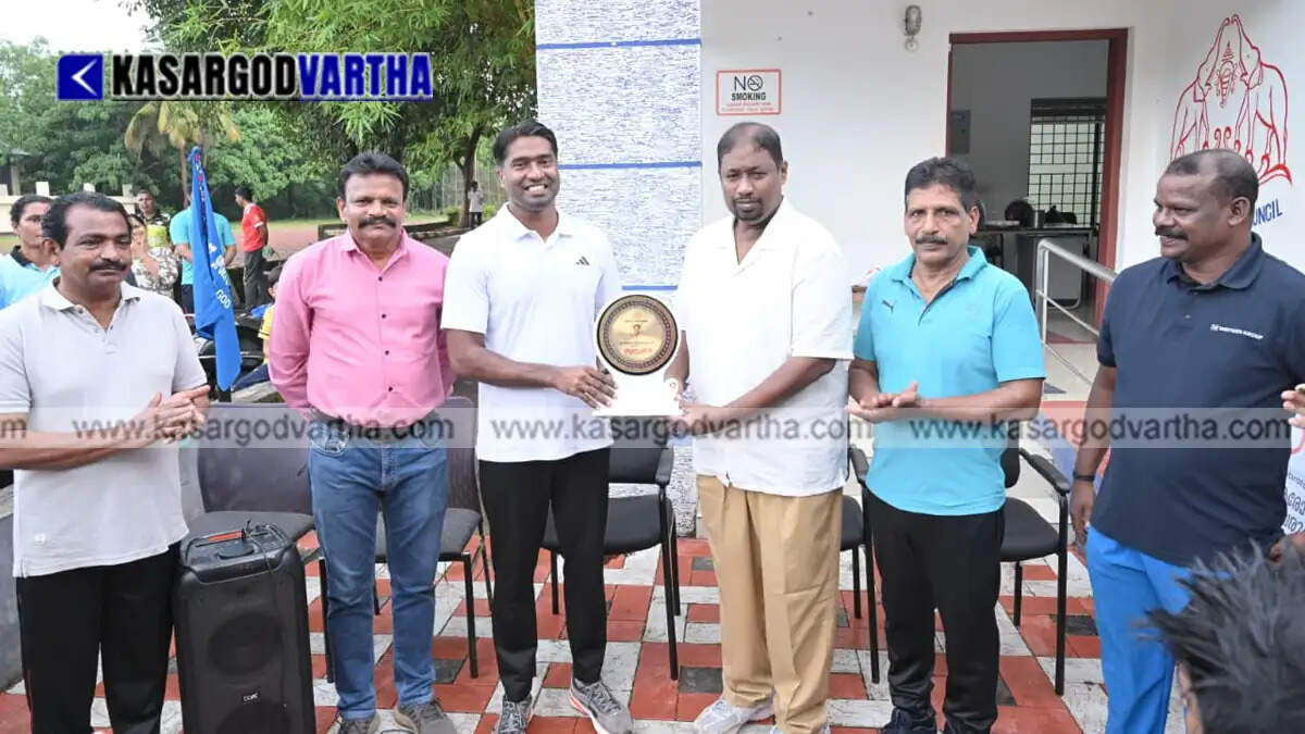 District Collector Arjun Pandian participating in the Olympics Run.