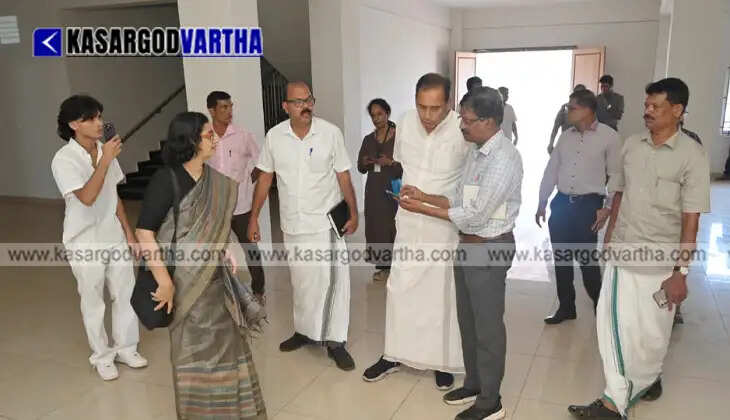 Designated MLA Kallatra Mahin Haji being welcomed by the Principal and doctors at Kasaragod Medical College.