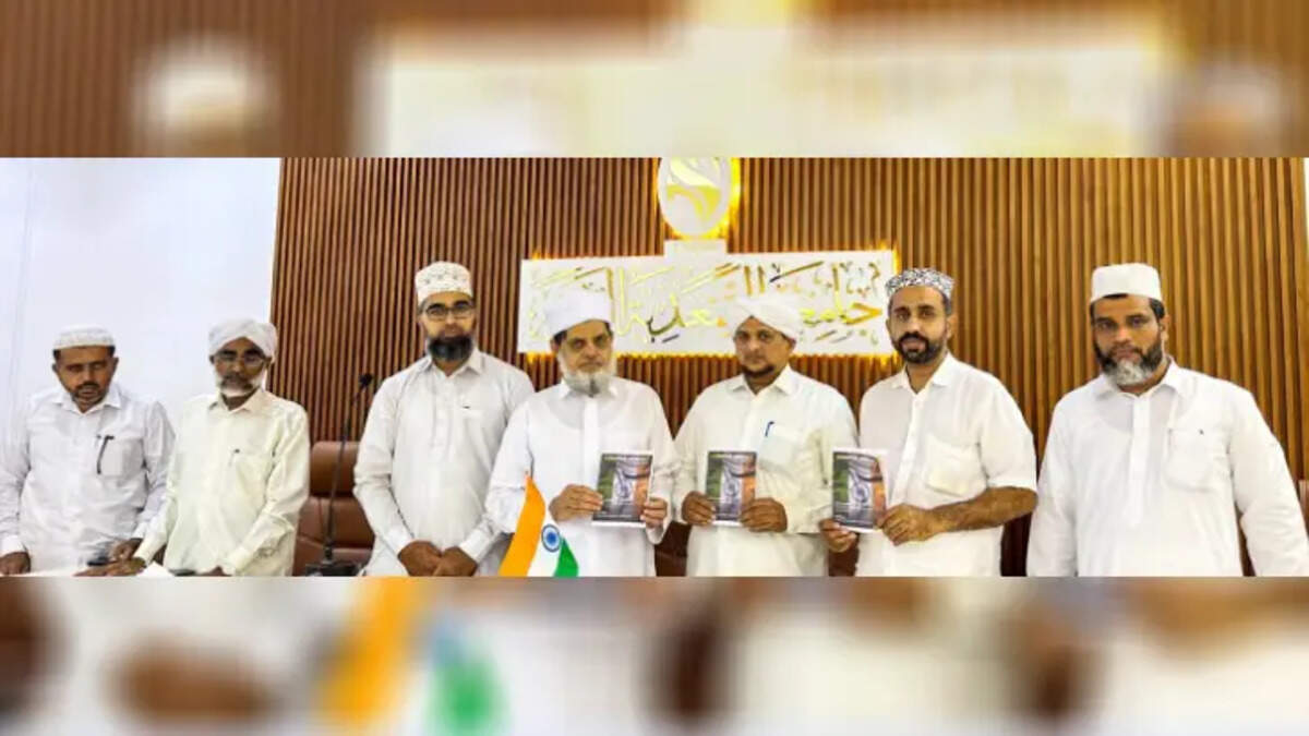 Title in English: Independence Day: Saadiya Students' Magazine Released