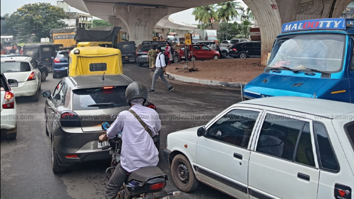 A symbolic photo of a traffic jam at a circle in Kasaragod.