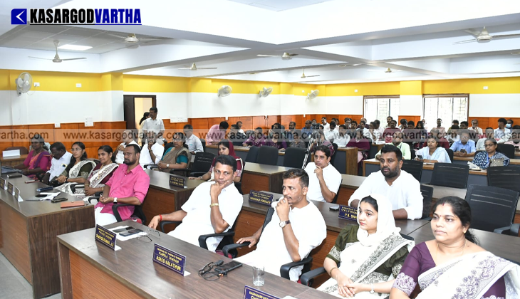 Vice President Soya KK presenting the Kasaragod District Panchayat budget