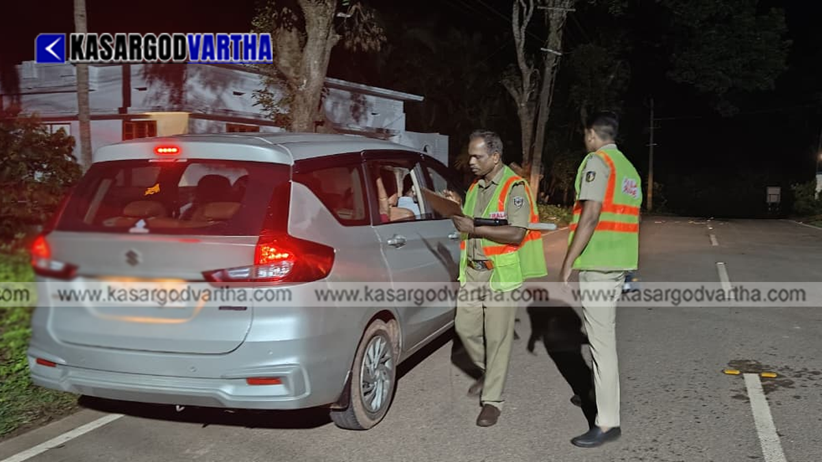 Kerala Police checking vehicles during nighttime