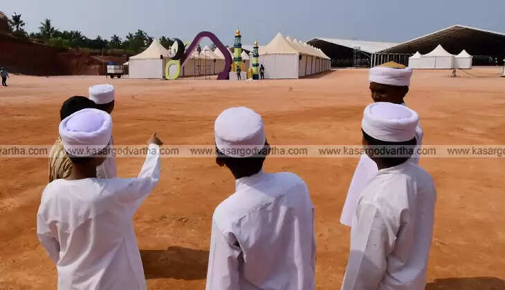 Large pandal and entrance of the Samastha Centenary International Conference in Kuniya.