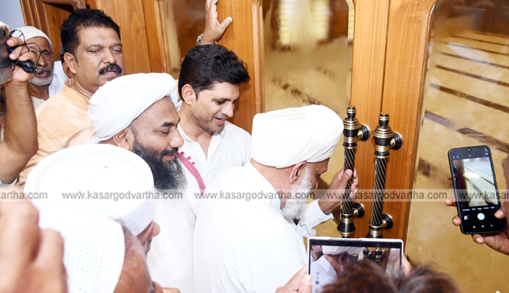 Sayyid Jifri Muthukoya Thangal inaugurating the Chowki Nurul Huda Juma Masjid.