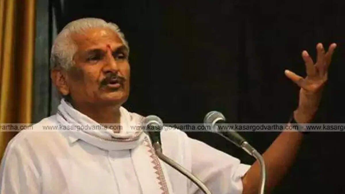 Hindu nationalist leader Kalladka Prabhakar Bhat delivering a controversial speech in Kasaragod.