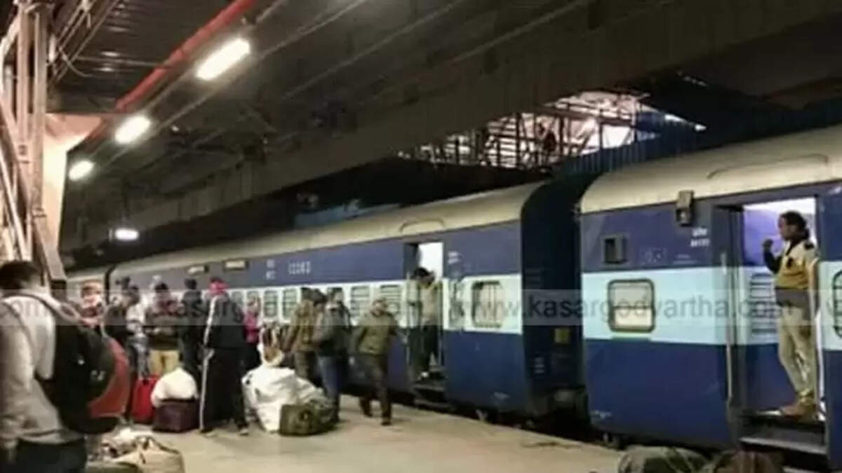 Man Loses Arm While Boarding Moving Train at Bangarpet in Karnataka