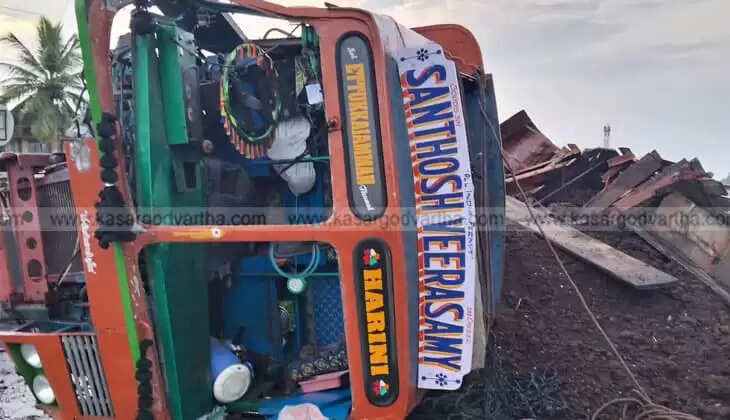 Lorry Overturns Near Muthappanarkavu in Kanhangad