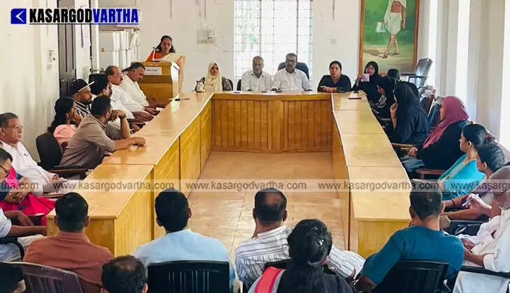 Vice President CK Pushpakumari presenting the budget at Muliyar Grama Panchayat hall