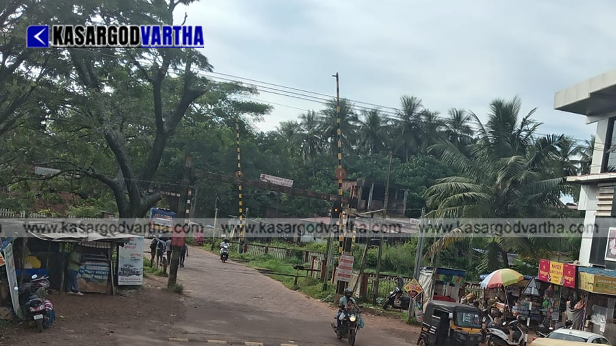 Railway crossing at Hosangadi.