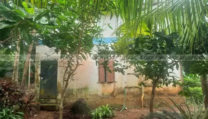 Valuable Antique Collection Found in Closed House in Bekal, Police Inform Archeology Department for Further Investigation