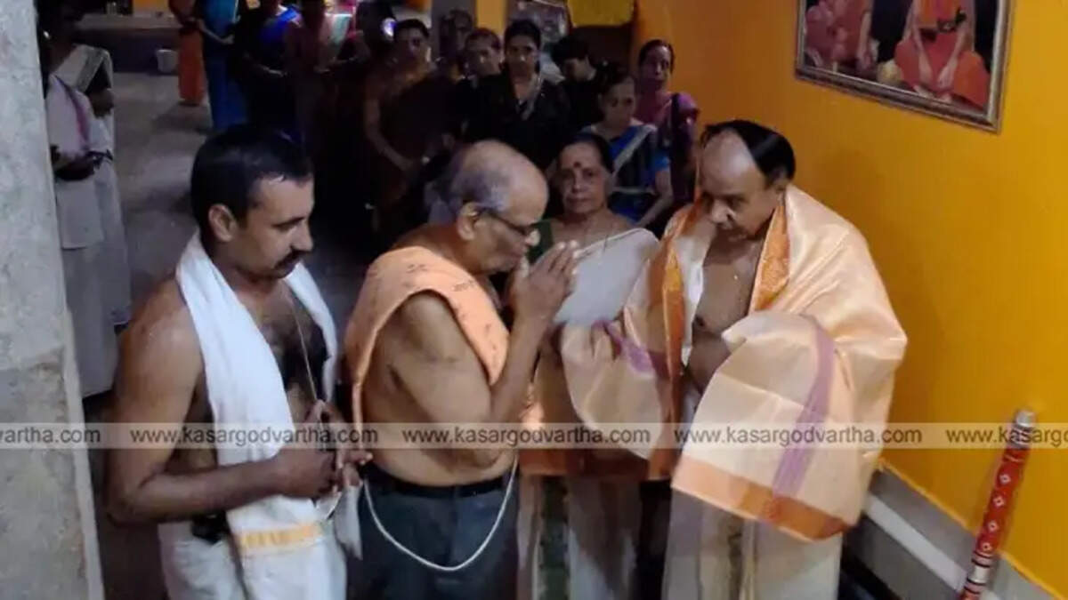 Mannampurathukavu Aramana Nayarachchan Visits Peroor Sri Gopalakrishna Temple