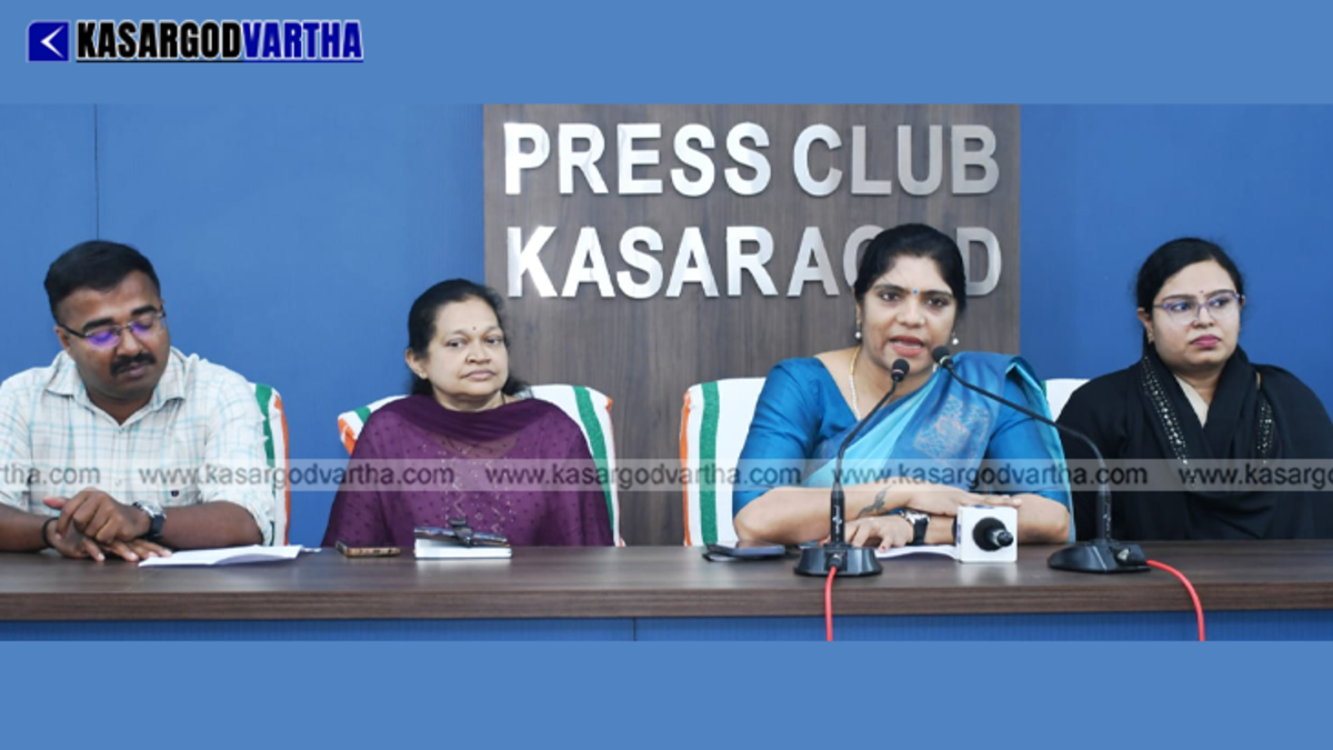 Dr. Usha Menon receiving the Dhanam Healthcare Excellence Award for KIMS Kasaragod.