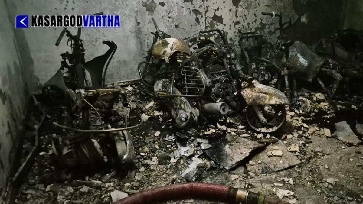  Tragedy in Delhi: Massive fire breaks out at Tughlakabad multi-story building; 3 dead due to smoke inhalation.