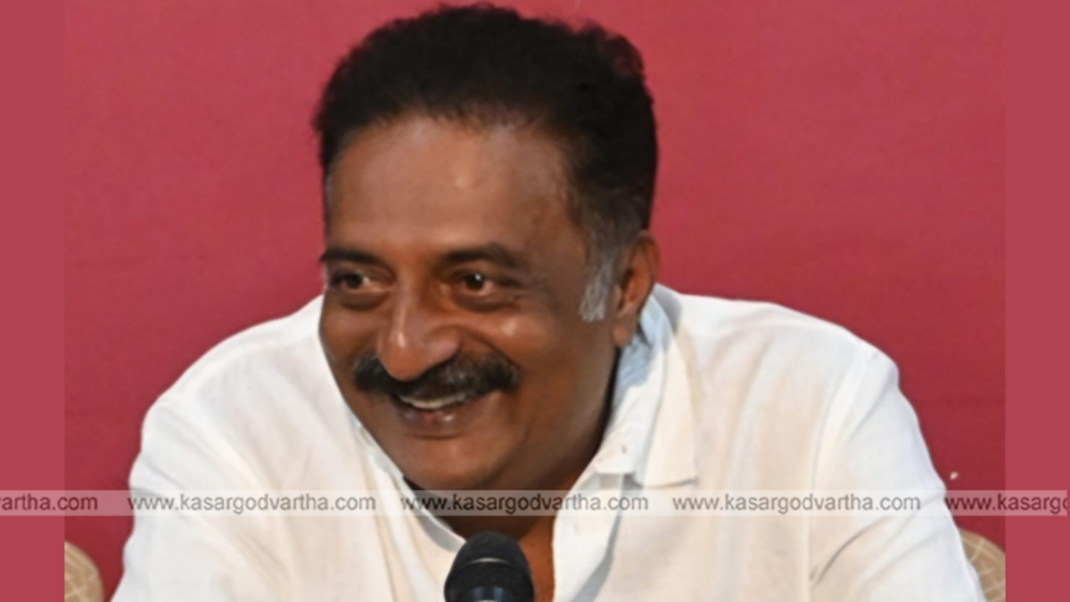 Actor Prakash Raj addressing media in Udupi