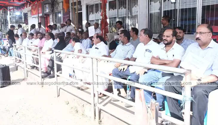 N.A. Nellikkunnu MLA inaugurating the protest against Thalangara Post Office closure.