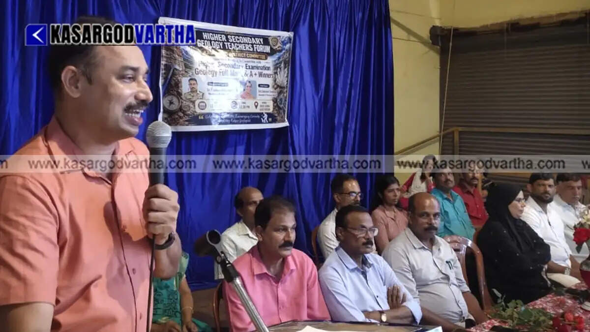 Image representing the felicitation of geology students