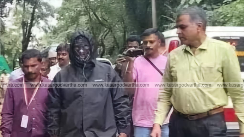 Police and SIT team during the excavation at Dharmasthala.