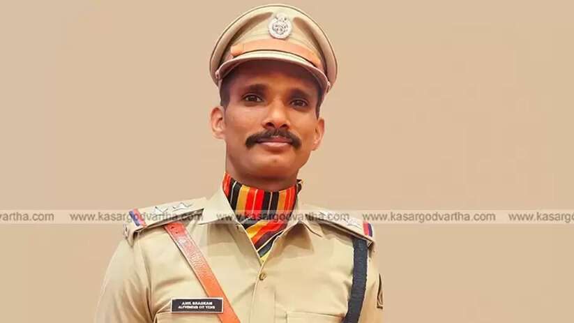 Basith Patla Sub-Inspector in Kerala Police Uniform
