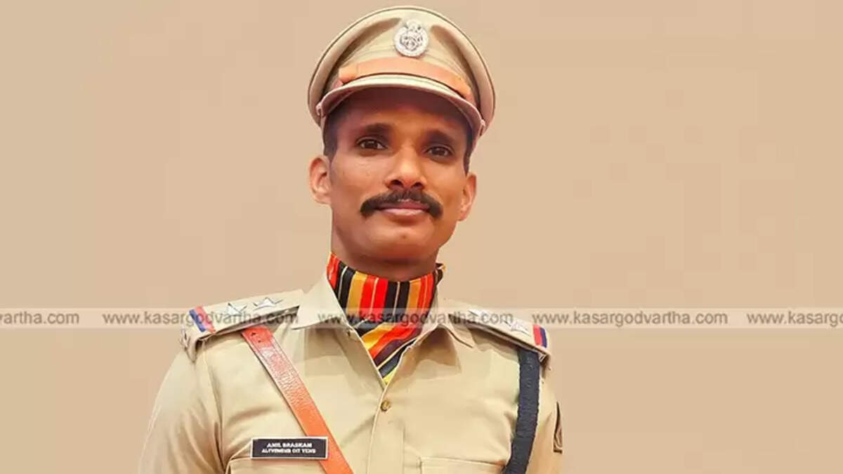 Basith Patla Sub-Inspector in Kerala Police Uniform