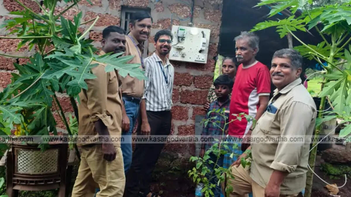 A photo of the KSEB Periya Bazar Office Staff Light Up a House.