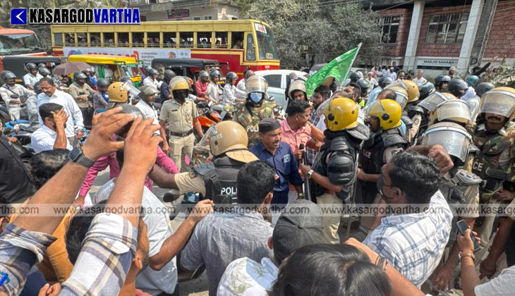Youth League activists protesting on the dusty Kasaragod-Kanhangad KSTP road.