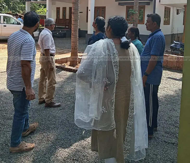 CPCRI officials inspecting coconut farms in Kasaragod