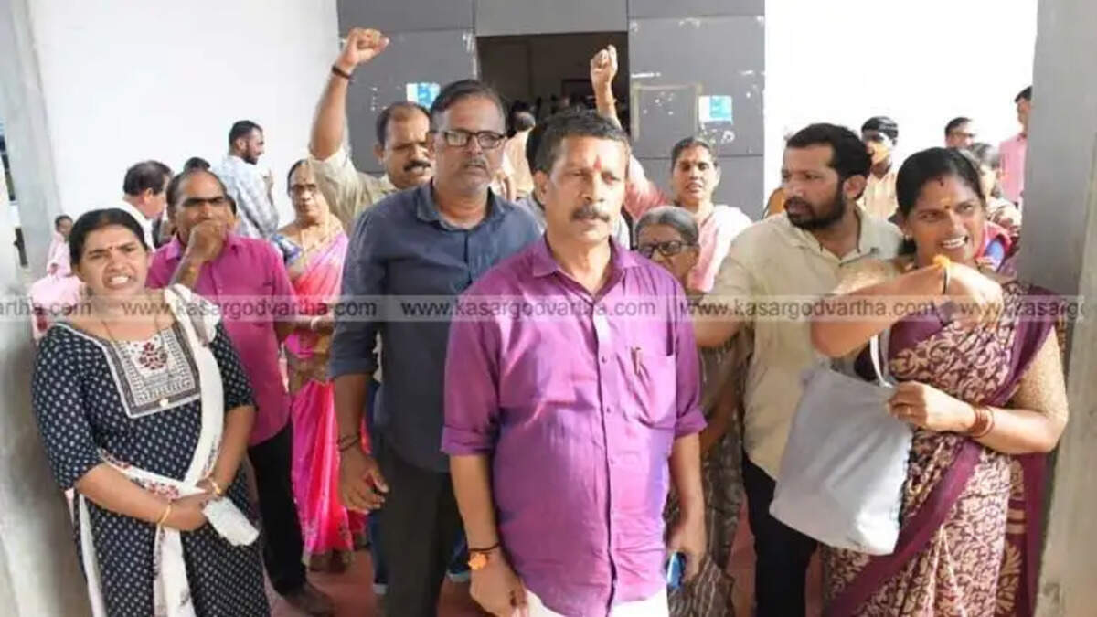 Kasaragod Municipality meeting disrupted by BJP protest