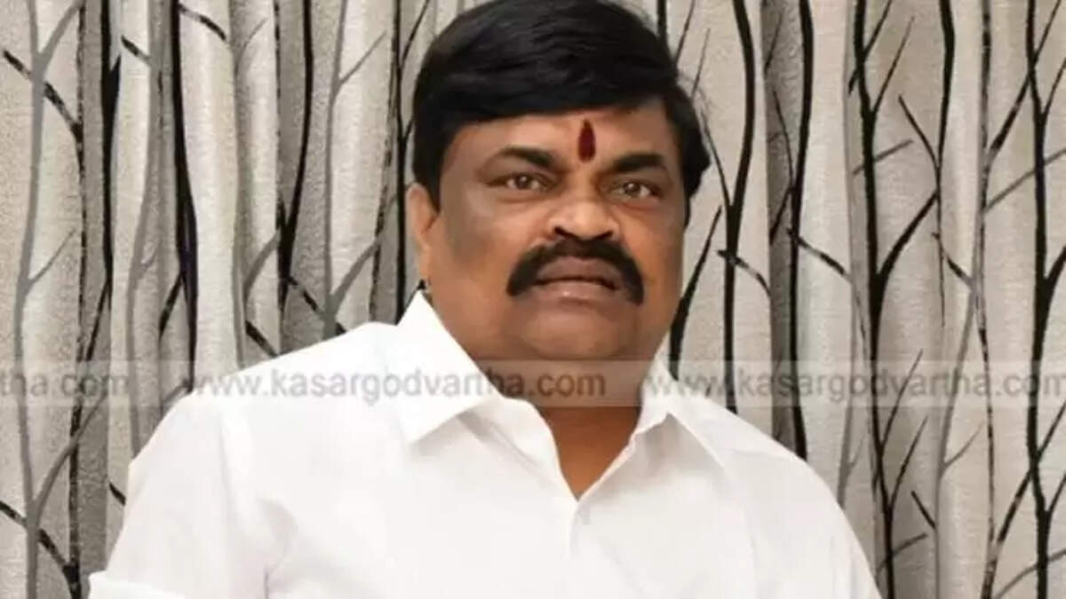 Former Minister Promises Free Bus Travel for Lovers if AIADMK Comes to Power