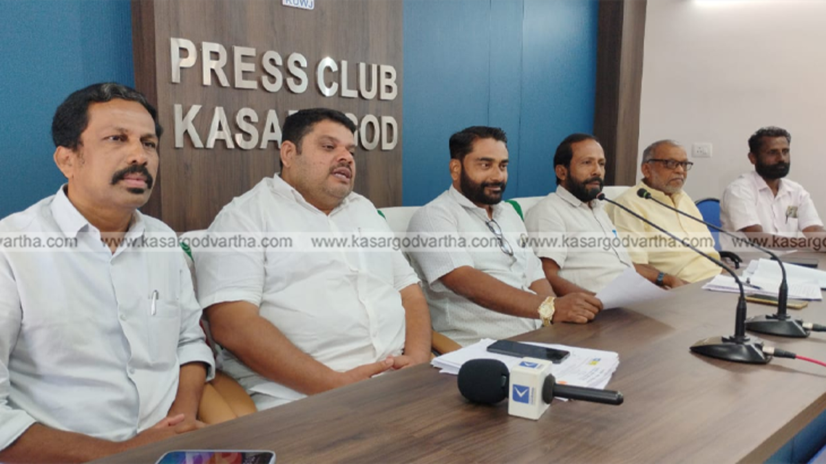  UDF leaders addressing a press conference in Kasaragod about Pallikkara panchayat voter list issues.