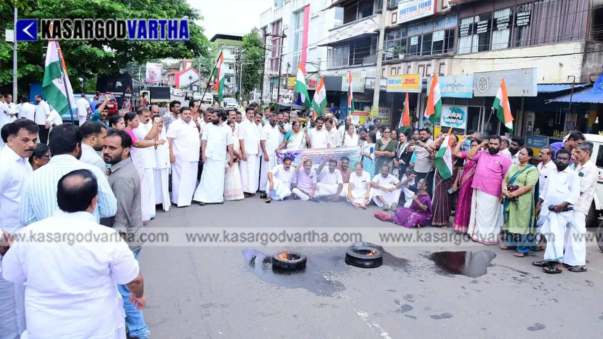 Congress stages road blockade in Kanhangad protesting against attacks on Rahul Gandhi