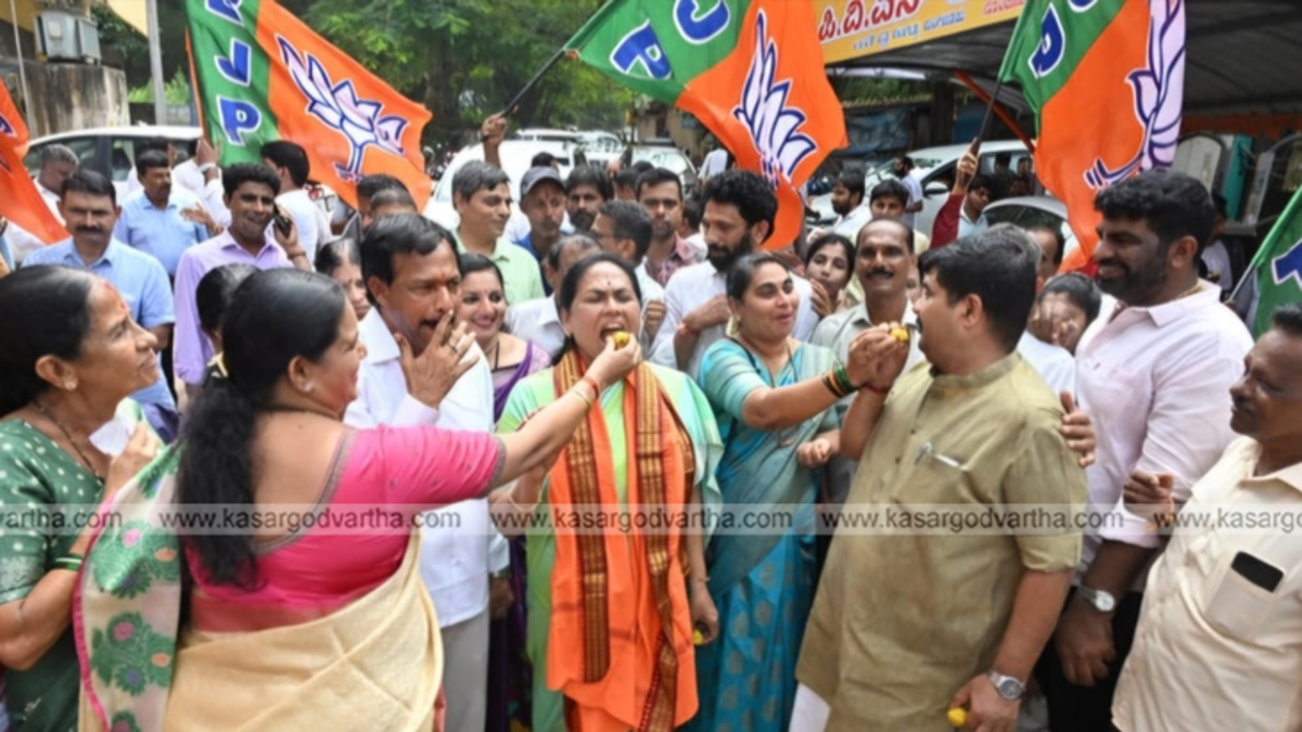 BJP workers in Mangaluru celebrating Bihar election victory.
