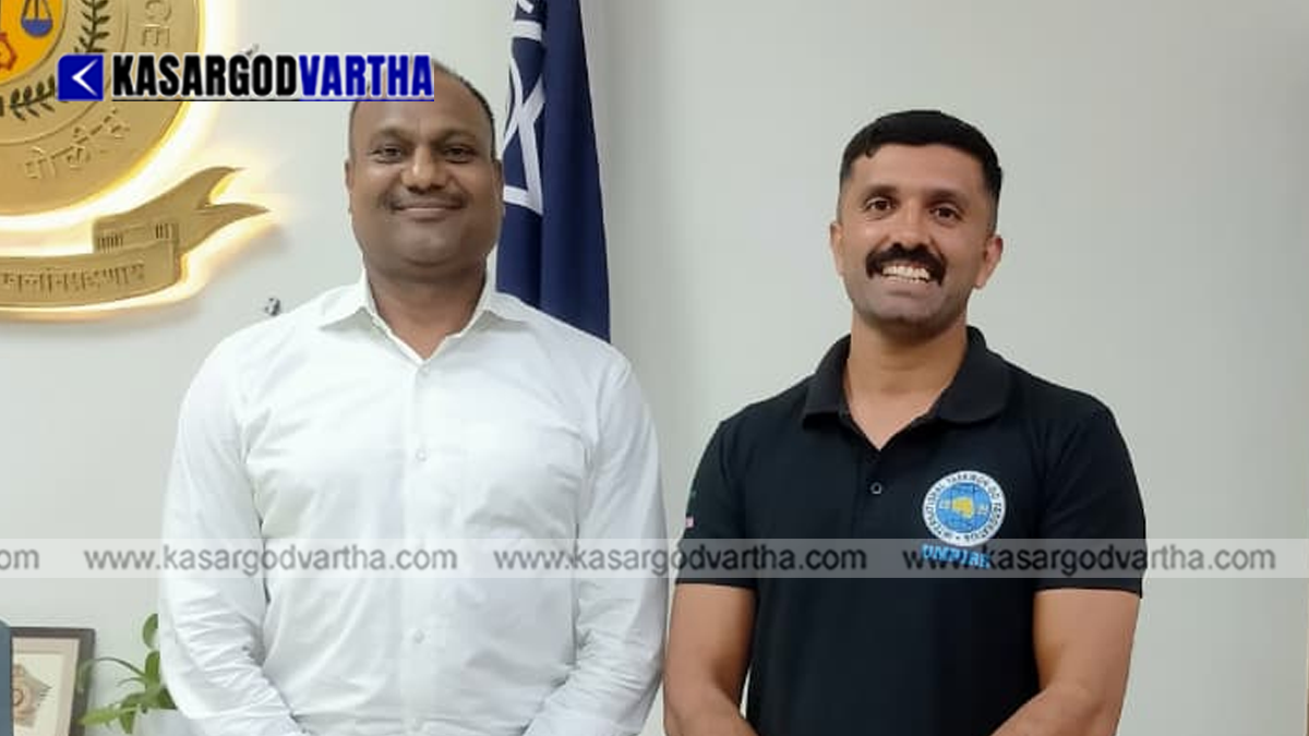 Jayakumar from Kasaragod providing self-defense training