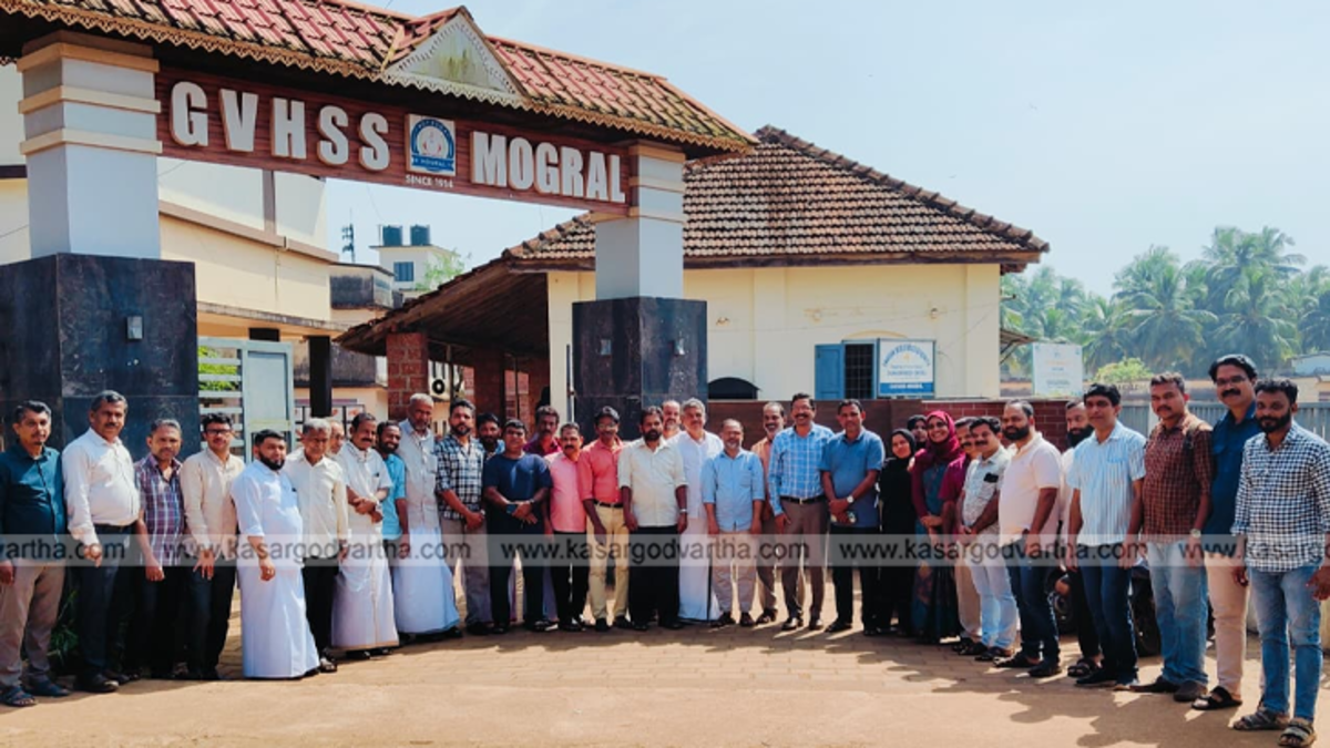 Students performing a non-stage art form in a school kalotsavam.