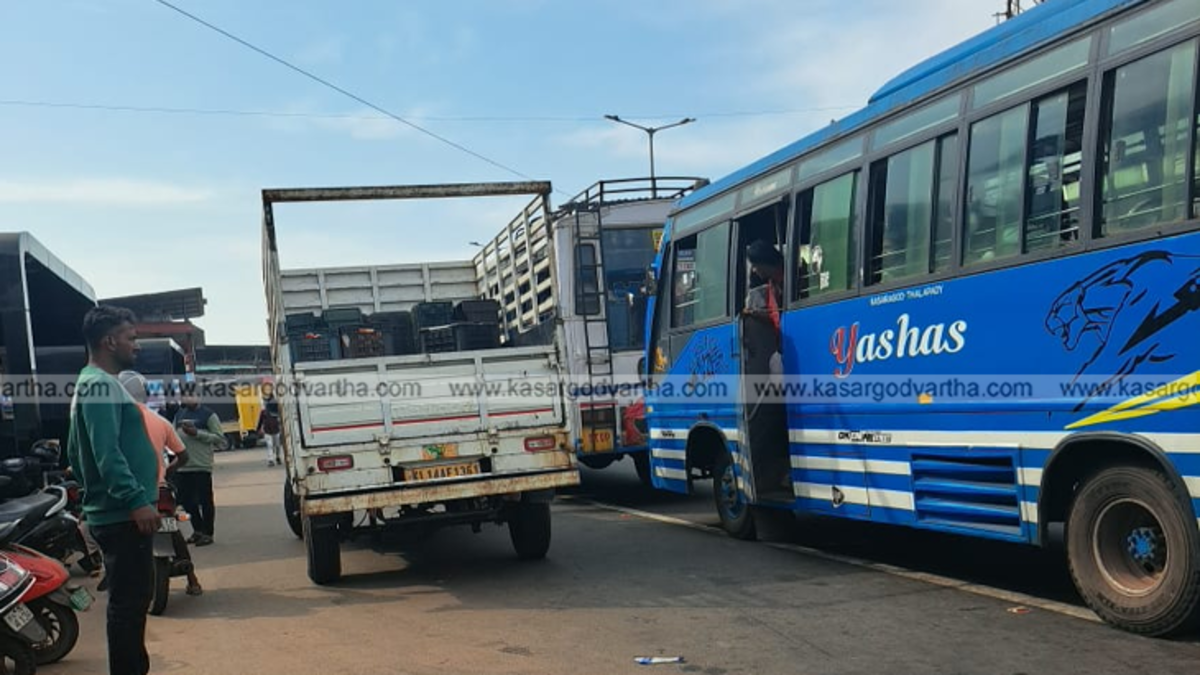  Illegal parking of cars in front of bus shelters in Kumbla town