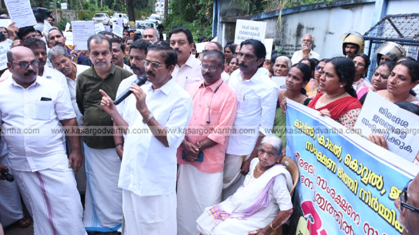 Residents protesting against sea erosion at Kasaragod Collectorate.
