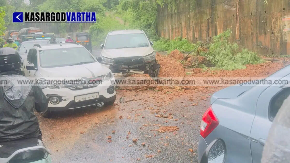 kasaragod kanhangad kstp road landslide accident update