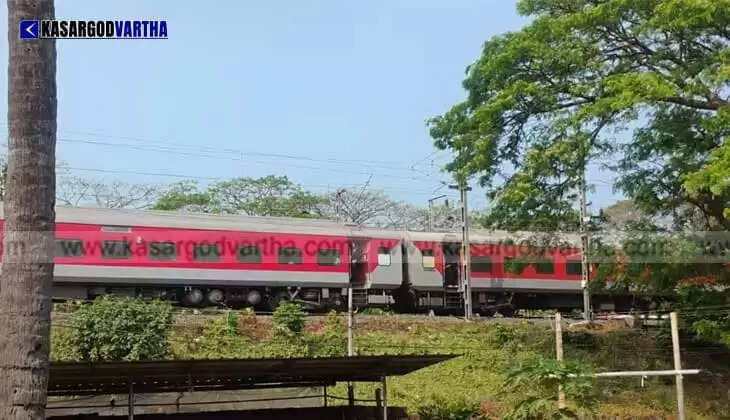 Garib Rath Delayed for 20 Minutes in Kasaragod