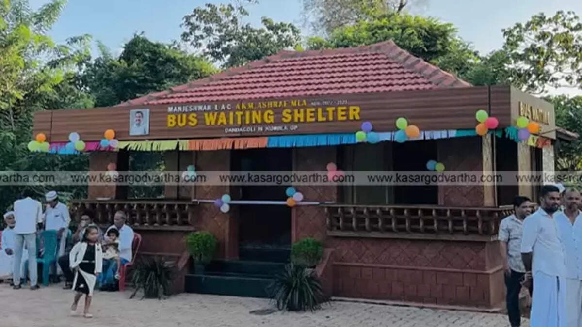 Kerala style bus shelter inauguration at Kumbla Dandagoli