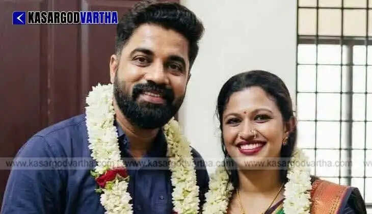 Former SFI State Secretary PM Arsho and K Vidya get married in Thrikaripur.