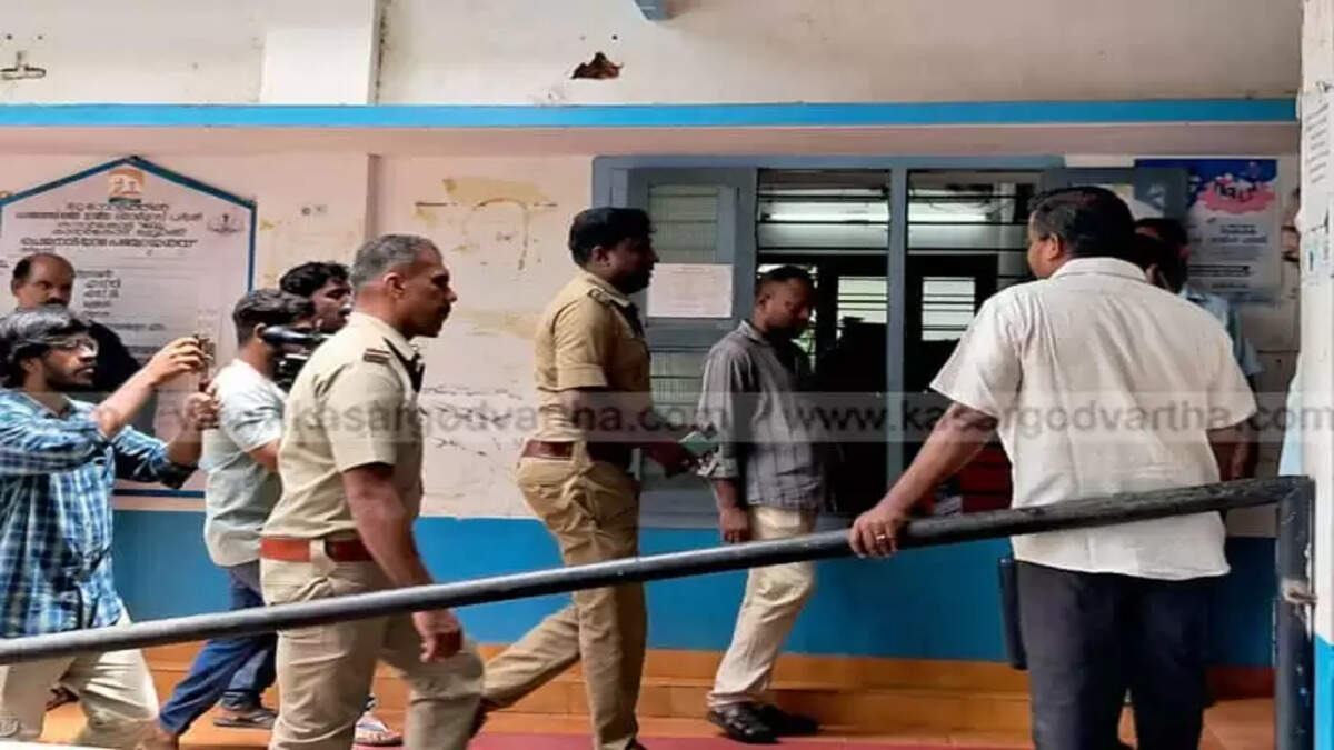 Police Probe in Chemnad Panchayat Grama Panchayath Office Theft,&nbsp;Police, Probe, Chemnad