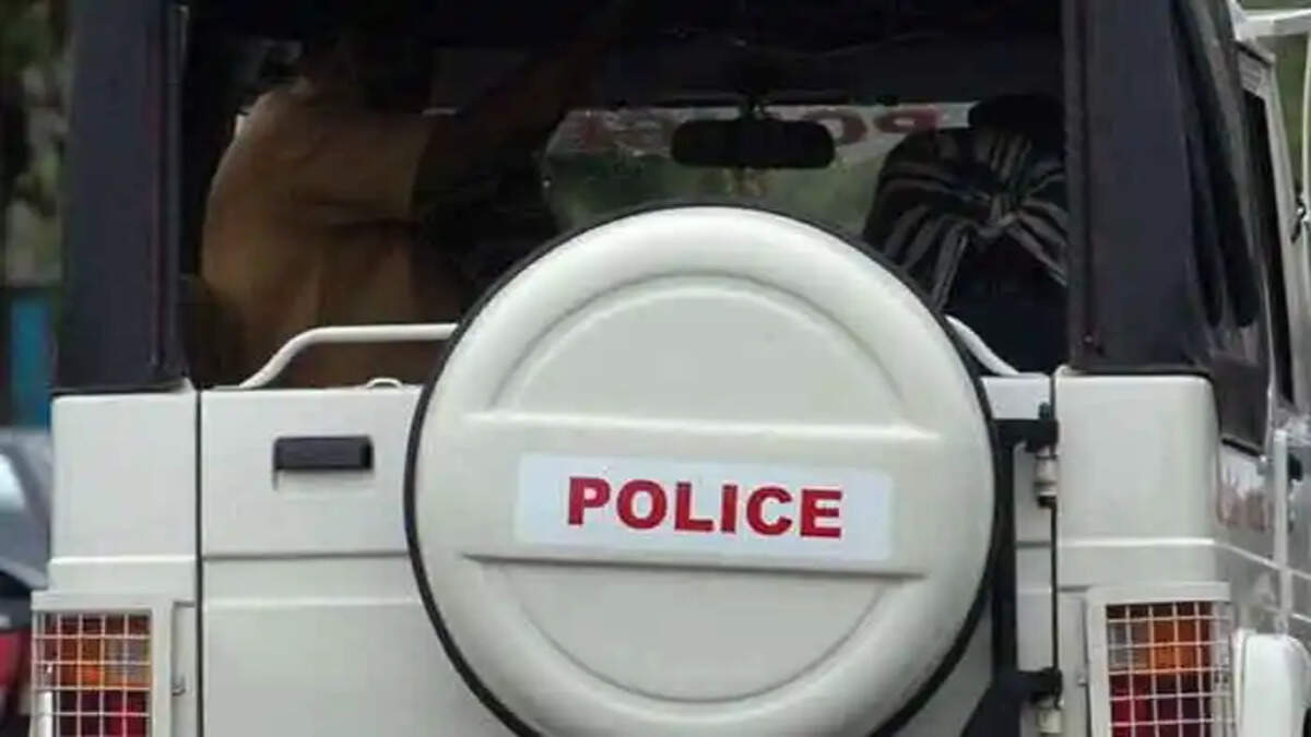 Police booked for attempt to assault the sub-inspector, Melparamba, News, Top Headlines, Crime, Nileshwaram, Kerala