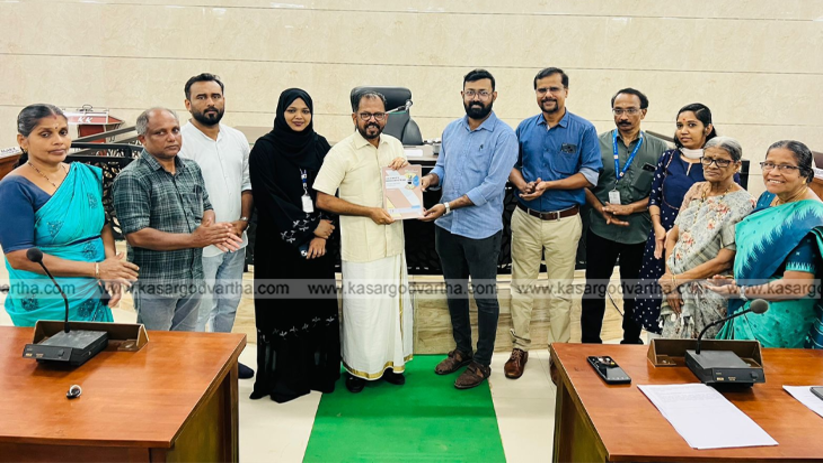 Kasaragod Municipal Chairman receiving the Master Plan