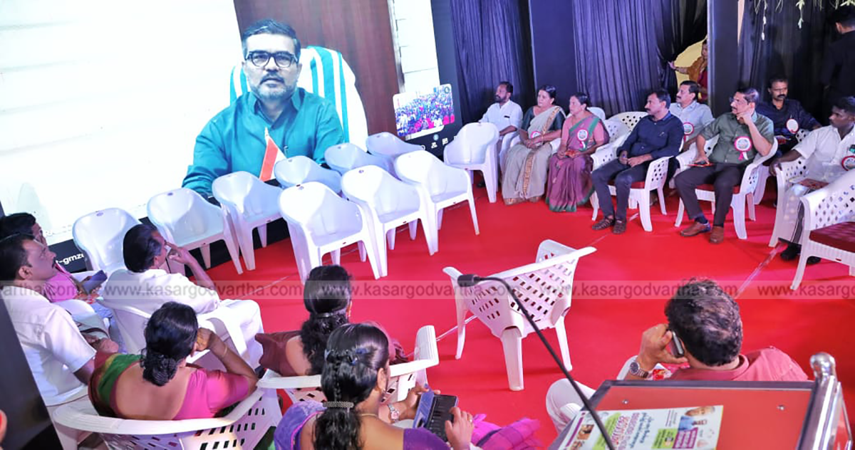 Minister M B Rajesh inaugurating Kudumbashree Janagatsa program