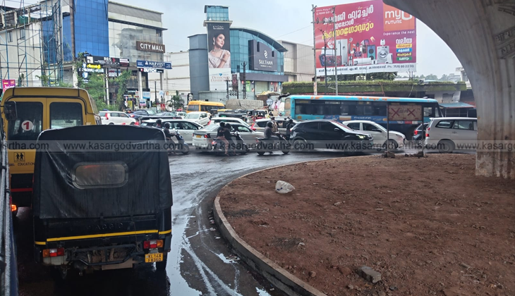 A symbolic photo of a traffic jam at a circle in Kasaragod.