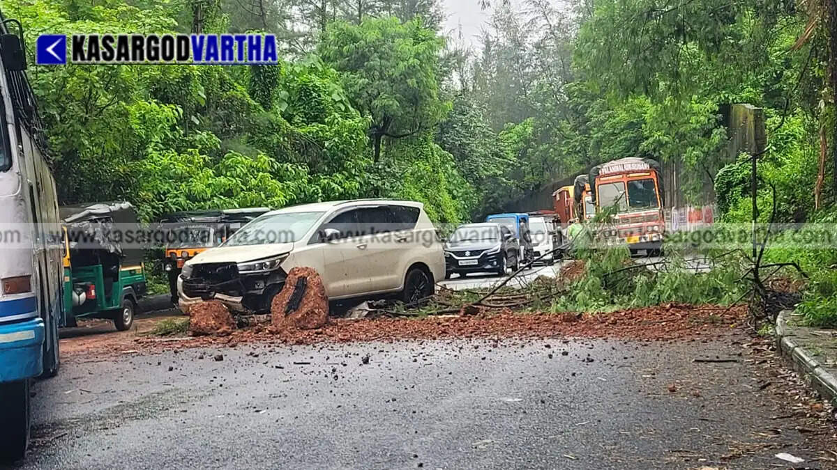 kasaragod kanhangad kstp road landslide accident update