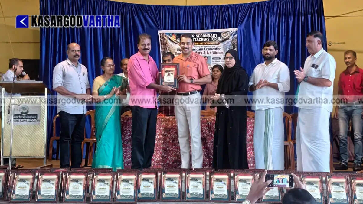 Image representing the felicitation of geology students