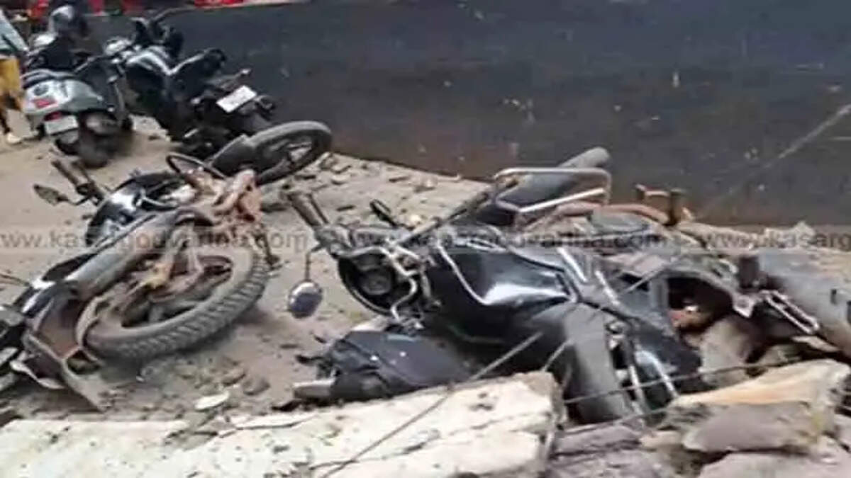sunshade slab of building collapsed in kasaragod&nbsp;